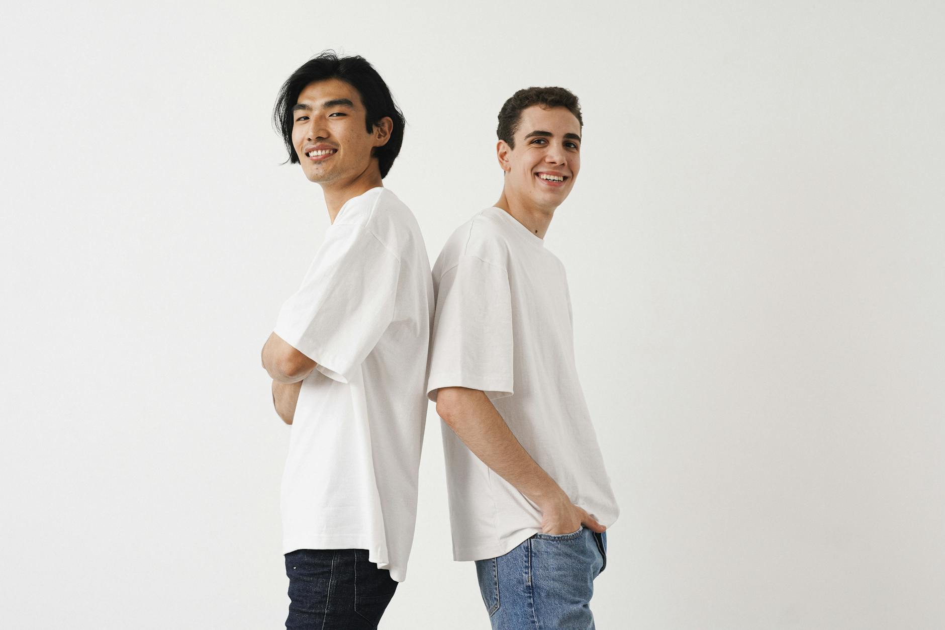 タップル・ペアーズ・with比較で年代別おすすめを考える男性たち